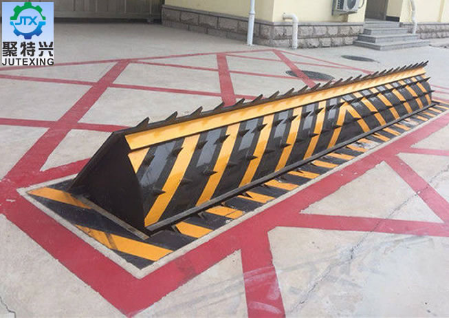 監(jiān)獄專用路障機(jī)