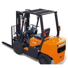 專業(yè)供應(yīng)與租賃服務(wù) 韓國(guó)斗山、日本三菱叉車及卡斯卡特貨叉全解析